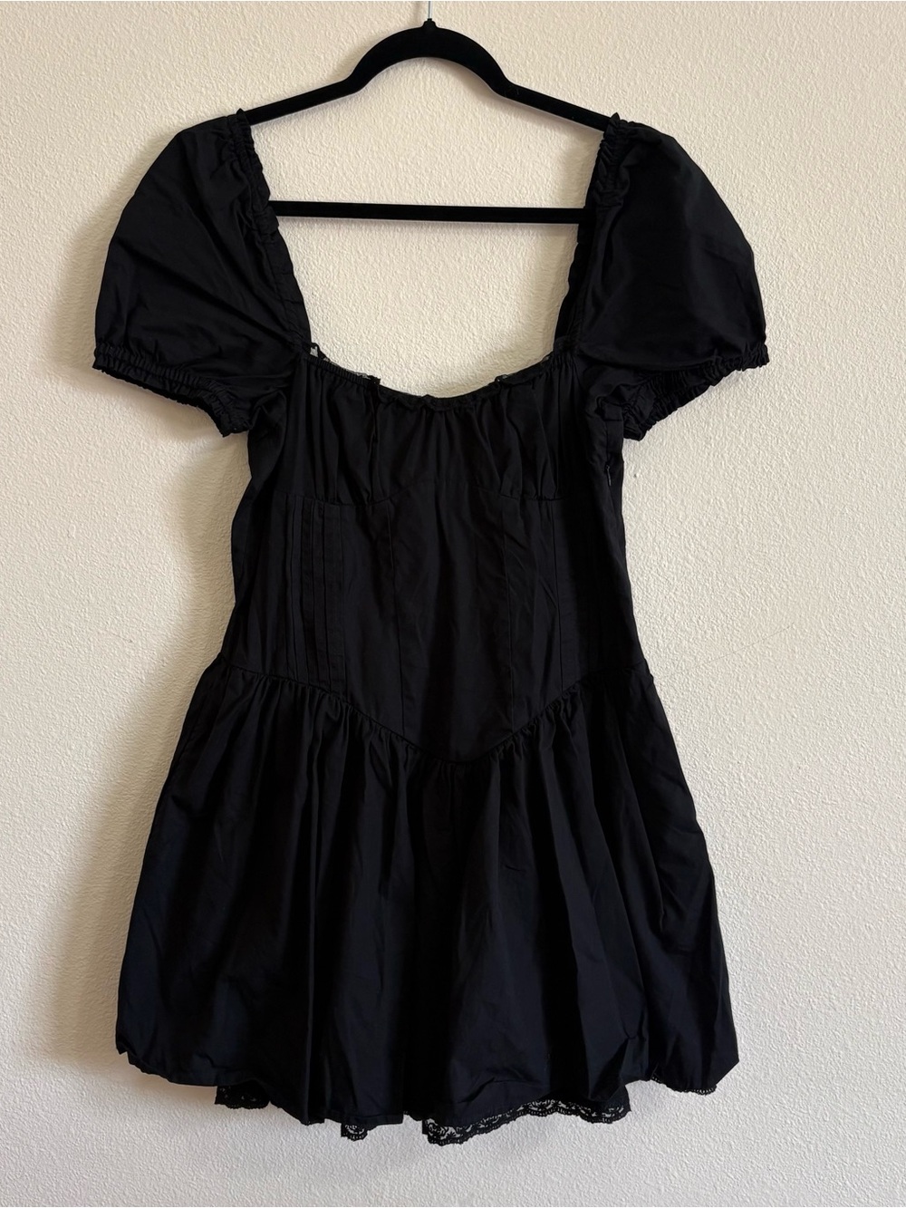 Women’s Black Puff Sleeve Dress